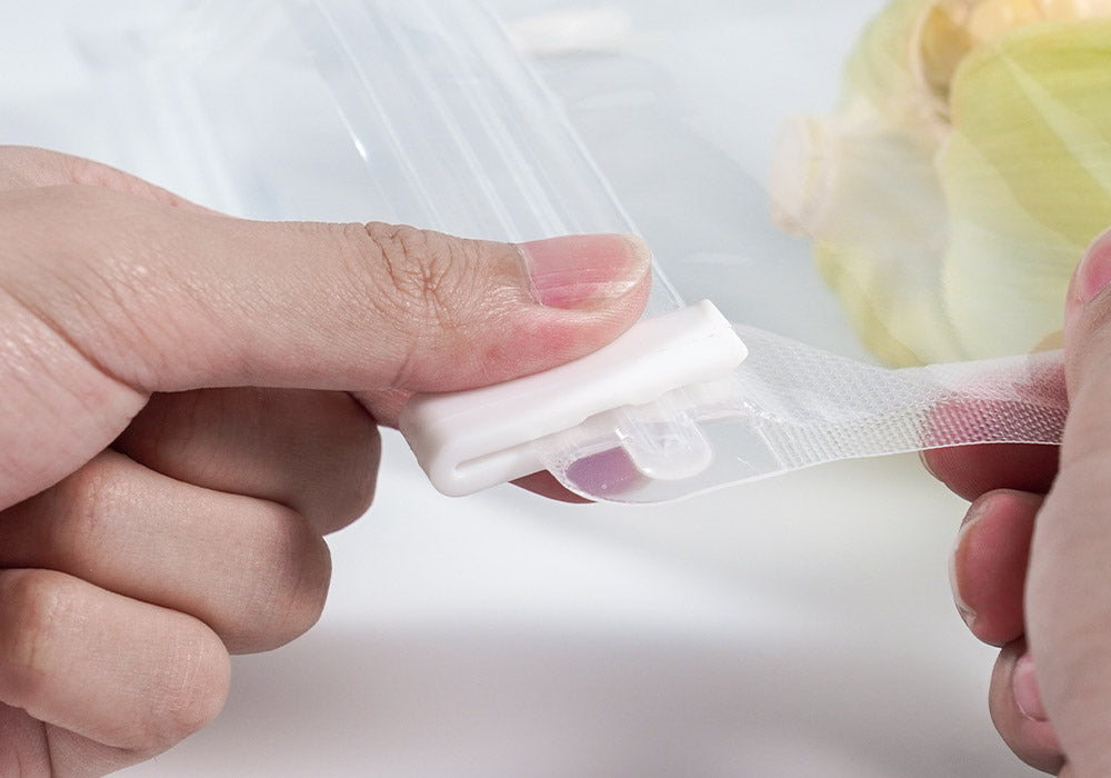 use the zip clip to seal the bag
